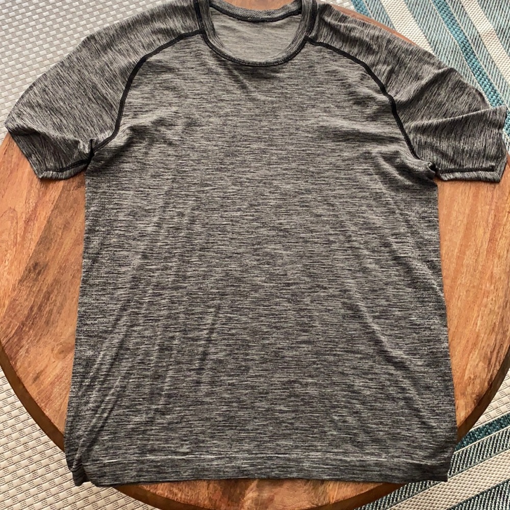 Medium Lululemon Tech T-shirt. Gray / Black color